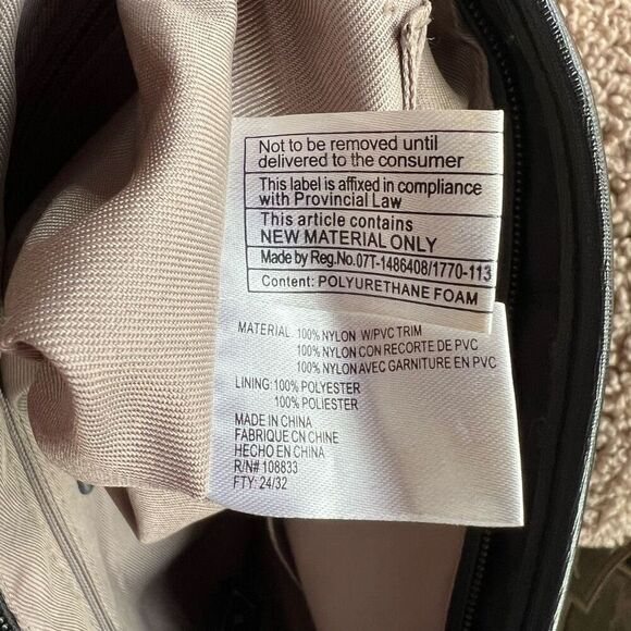 TUTILO NY Nylon Crossbody - Picture 14 of 16